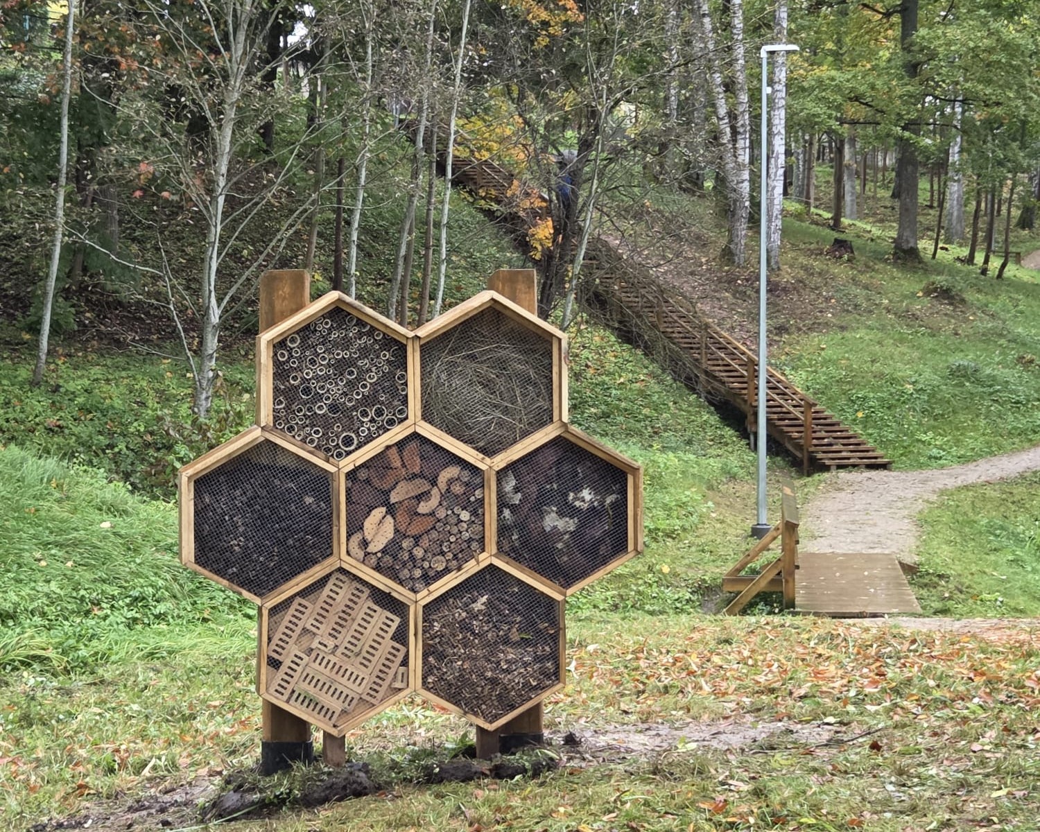 You are currently viewing Kukaiņu viesnīcas Latvijā – ilgtspējīgs risinājums dārzam, pilsētvidē un pašvaldību projektiem